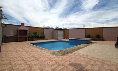 En renta casa semiamoblada en urbanización Orocity