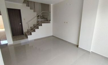 En renta casa semiamoblada en urbanización Orocity