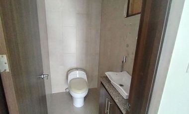 En renta casa semiamoblada en urbanización Orocity