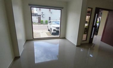 En renta casa semiamoblada en urbanización Orocity