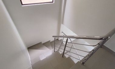 En renta casa semiamoblada en urbanización Orocity