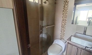 En renta casa semiamoblada en urbanización Orocity