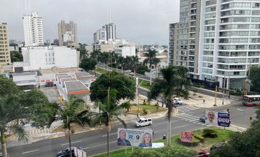 Vendo departamento de 137 m2, 3 Dorm. y dos cocheras en Av Javier Prado Oeste, San Isidro