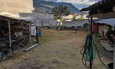 se vende terreno urbano a tres cuadras del terminal y mercado de Cotacachi Imbabura Ecuador área de 1.500 metros
