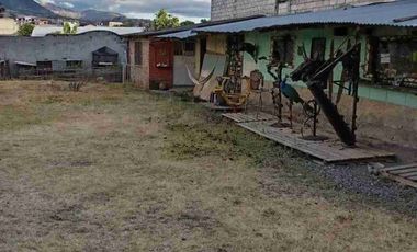 se vende terreno urbano a tres cuadras del terminal y mercado de Cotacachi Imbabura Ecuador área de 1.500 metros