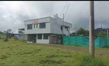 se vende propiedad en obrera negra área de 400 metros en Villa Dorita Intag Cotacachi IMBABURA Ecuador