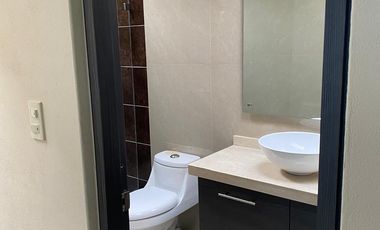 Casa en renta en Fraccionamiento con jardin, 3 recamaras, 2 lugares de estacionamiento en Bosques de ICA