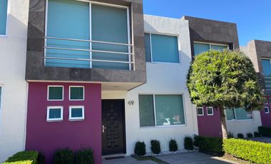 Casa en renta en Fraccionamiento con jardin, 3 recamaras, 2 lugares de estacionamiento en Bosques de ICA
