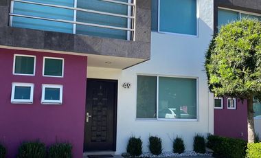 Casa en renta en Fraccionamiento con jardin, 3 recamaras, 2 lugares de estacionamiento en Bosques de ICA