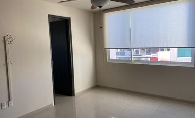 Casa en renta en Fraccionamiento con jardin, 3 recamaras, 2 lugares de estacionamiento en Bosques de ICA