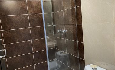 Casa en renta en Fraccionamiento con jardin, 3 recamaras, 2 lugares de estacionamiento en Bosques de ICA