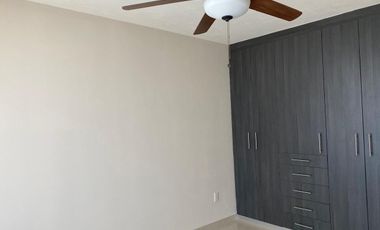 Casa en renta en Fraccionamiento con jardin, 3 recamaras, 2 lugares de estacionamiento en Bosques de ICA