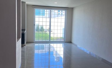 Casa en renta en Fraccionamiento con jardin, 3 recamaras, 2 lugares de estacionamiento en Bosques de ICA