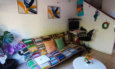 Arriendo casa de tres dormitorios en centro de Curacavi