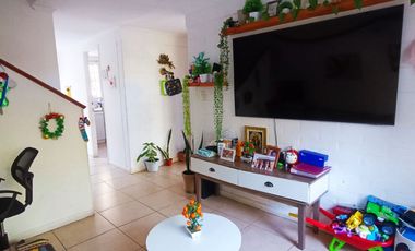 Arriendo casa de tres dormitorios en centro de Curacavi