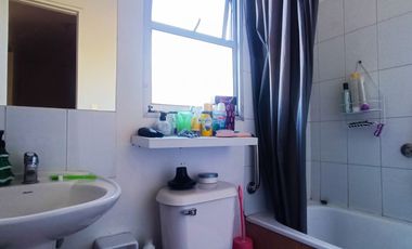 Arriendo casa de tres dormitorios en centro de Curacavi