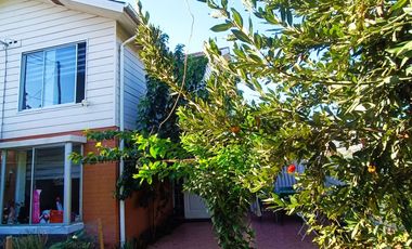 Arriendo casa de tres dormitorios en centro de Curacavi