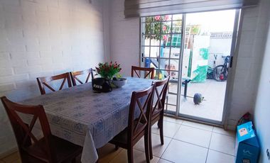 Arriendo casa de tres dormitorios en centro de Curacavi