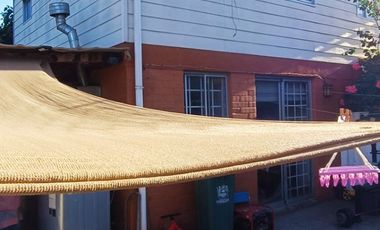 Arriendo casa de tres dormitorios en centro de Curacavi