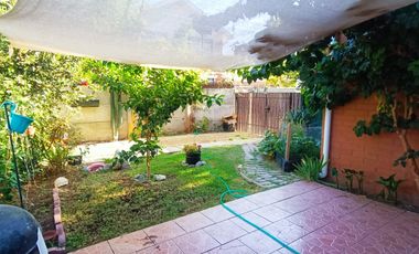 Arriendo casa de tres dormitorios en centro de Curacavi