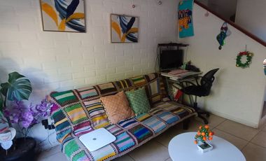 Arriendo casa de tres dormitorios en centro de Curacavi