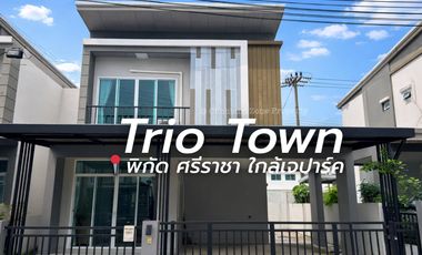 For Sale Twin House Trio Town Village, Sriracha