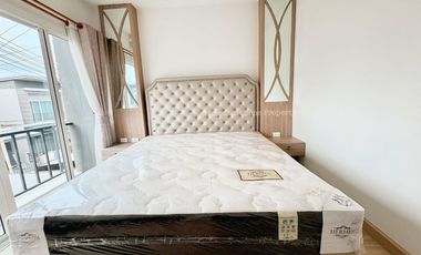 For Sale Twin House Trio Town Village, Sriracha