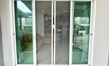 For Sale Twin House Trio Town Village, Sriracha