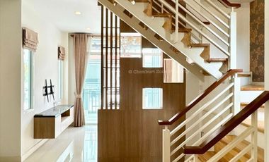For Sale Twin House Trio Town Village, Sriracha