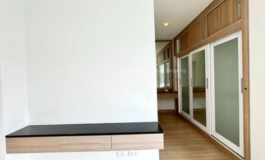 For Sale Twin House Trio Town Village, Sriracha