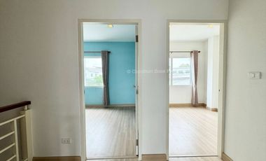 For Sale Twin House Trio Town Village, Sriracha