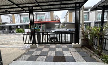 For Sale Twin House Trio Town Village, Sriracha