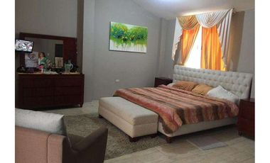 Venta de Casa Avenida Universitaria en Zona Sur de Manta