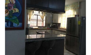 Venta de Casa Avenida Universitaria en Zona Sur de Manta
