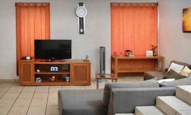 En Venta Hermosa  Casa en Coto , en Tlaquepaque