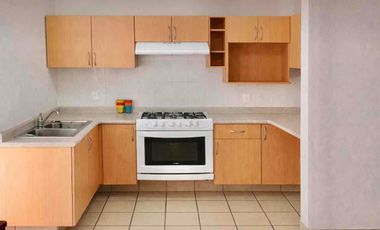 En Venta Hermosa  Casa en Coto , en Tlaquepaque