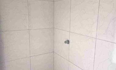 ALQUILO LOCAL COMERCIAL MODERNO CON MEZZANINE EN COSTA BRISA – LISTO PARA USAR 93M2