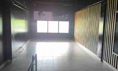 ALQUILO LOCAL COMERCIAL MODERNO CON MEZZANINE EN COSTA BRISA – LISTO PARA USAR 93M2