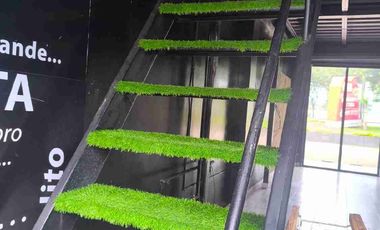 ALQUILO LOCAL COMERCIAL MODERNO CON MEZZANINE EN COSTA BRISA – LISTO PARA USAR 93M2