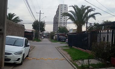 Casa en venta 4 dormitorios 2 baños comuna El Bosque, condominio cerrado