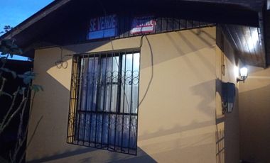 Casa en venta 4 dormitorios 2 baños comuna El Bosque, condominio cerrado