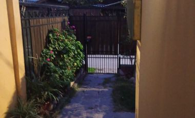 Casa en venta 4 dormitorios 2 baños comuna El Bosque, condominio cerrado