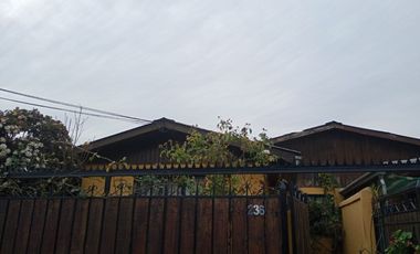 Casa en venta 4 dormitorios 2 baños comuna El Bosque, condominio cerrado