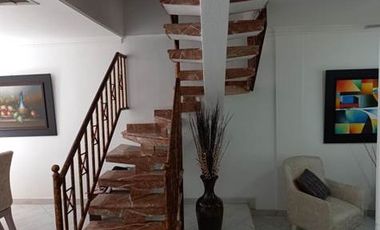 CASA PARA LA VENTA DE DOS PISOS.-