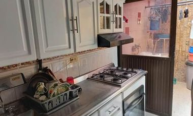 CASA PARA LA VENTA DE DOS PISOS.-