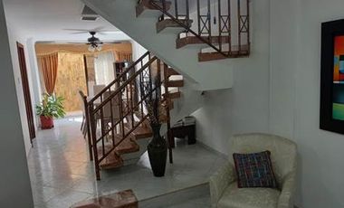 CASA PARA LA VENTA DE DOS PISOS.-