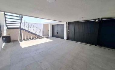 Casa Comercial en Venta El Mirador Puebla, 5 Recámaras, Ideal para Oficinas o Clínica.