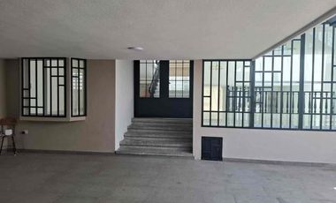 Casa Comercial en Venta El Mirador Puebla, 5 Recámaras, Ideal para Oficinas o Clínica.