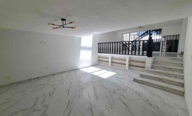 Casa Comercial en Venta El Mirador Puebla, 5 Recámaras, Ideal para Oficinas o Clínica.