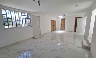 Casa Comercial en Venta El Mirador Puebla, 5 Recámaras, Ideal para Oficinas o Clínica.